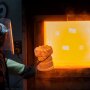 Работник производит компонент турбинного двигателя на предприятии PBS в Чехии.