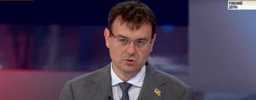 Даниил Гетманцев, внеочередное заседание ВР, повышение зарплаты в Украине