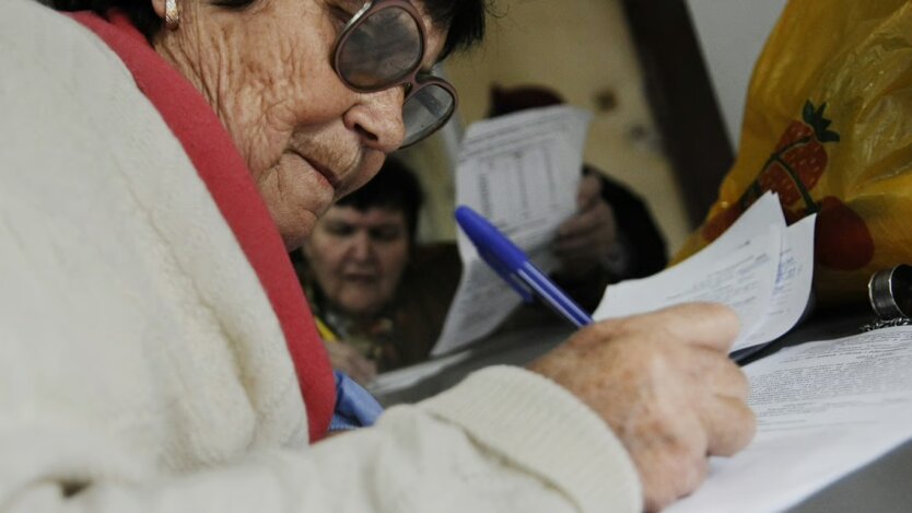 Идентификация пенсионеров / Фото: УНИАН