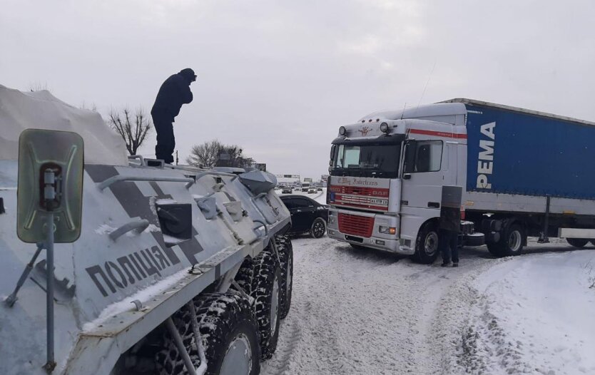 Пропуск вантажівок на українсько-польському кордоні / Фото: kyiv.npu.gov.ua