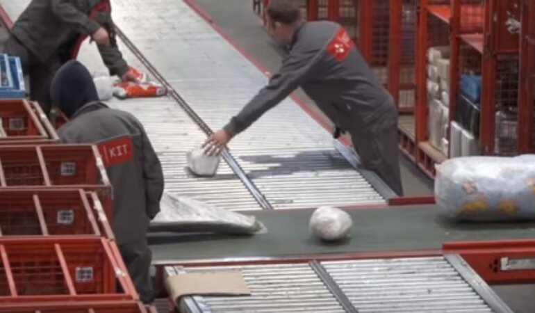 Работа "Новой почты",Услуга "Сейф-сервис" на "Новой почте",Компания "Новая почта"