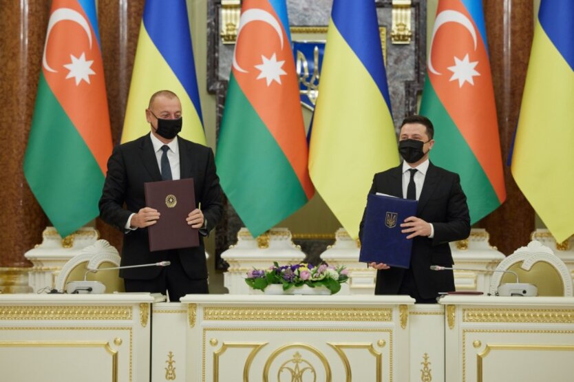 Президенты Украины и Азербайджана Ильхам Алиев и Владимир Зеленский