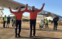 самолет на солнечных батареях