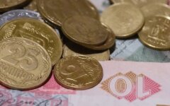 С 1 октября в Украине перестанут принимать эти монеты и купюры: успейте обменять