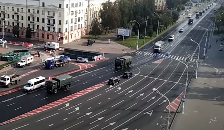 В Минск заехала военная техника: видео