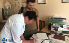 На Киевщине СБУ разоблачила главу ВЛК и военкома, заработавших 10 миллионов на уклонистах