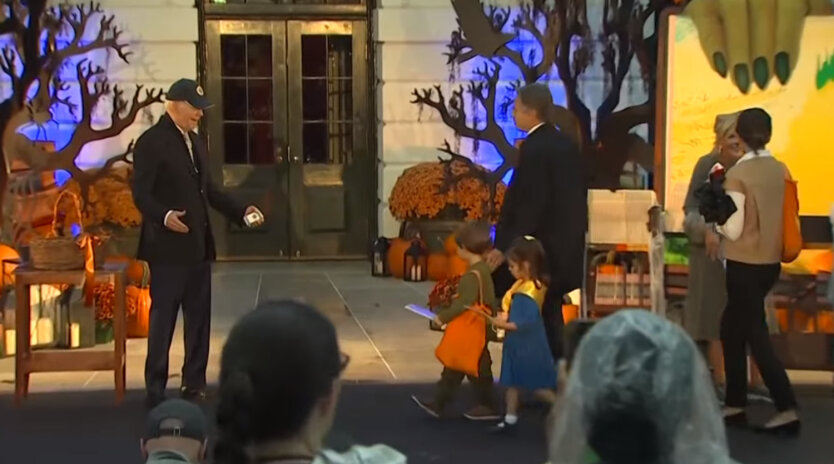 Син Блінкена прийшов на Хелловін до Байдена у "костюмі Зеленського": відео