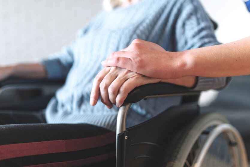 Уход за маломобильными людьми