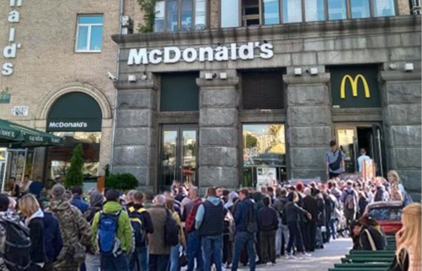 Укрпошта "передала естафету" McDonald's після повідомлень про відкриття