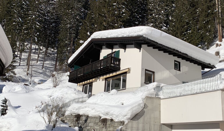 Сколько тысяч евро стоила «охота на синие шапки» в Давосе для Игоря Шевченко