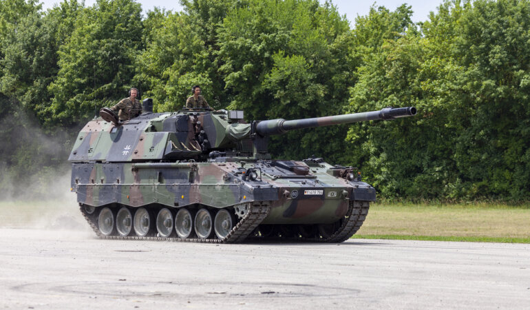 Немецкая САУ PzH 2000