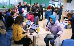 Выплаты переселенцам / Фото: фотобанк УНИАН