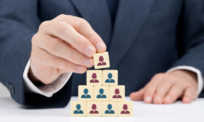 Держслужбовці та чиновники