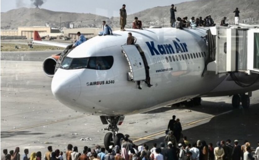 США закроют аэропорт Кабула после гибели людей: детали