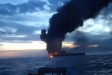 Танкер теневого флота РФ после атаки