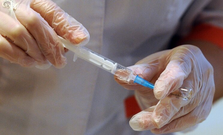 вакцина укол врач