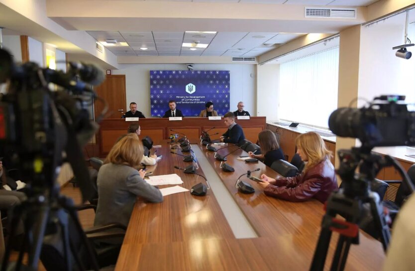 Брифінг щодо евакуації українців