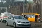 Под Киевом маршрутка слетела с дороги: видео