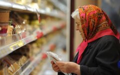 Пенсионерка в украинском супермаркете