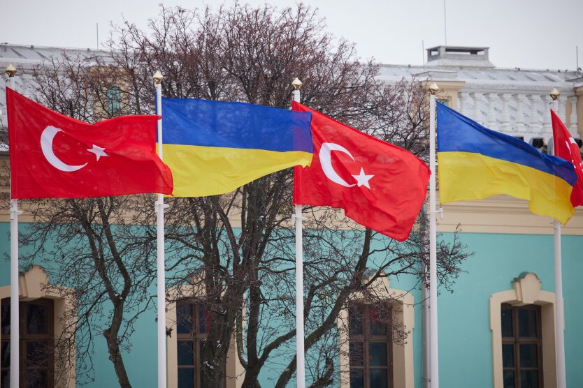 Флаги Украины и Турции, визит Эрдогана в Киев