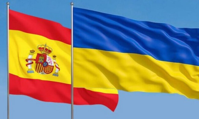 Флаги Испании и Украины рядом