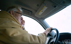 Ідентифікація пенсіонерів / Фото: Depositphotos