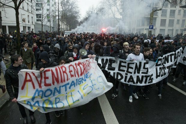 Акция протеста в Париже, 9 марта
