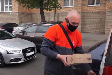 Новая почта объяснила украинцам, что входит в курьерскую доставку посылок