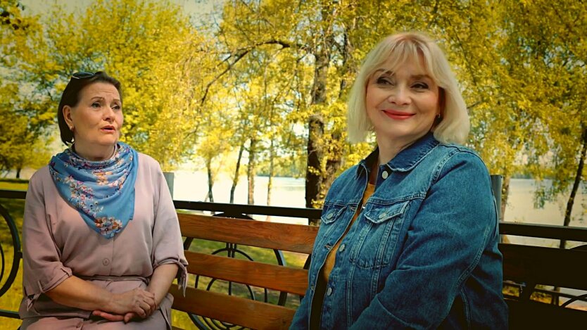 Женщины обсуждают досрочный выход на пенсию в Украине