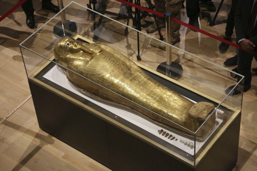 саркофаг из золота