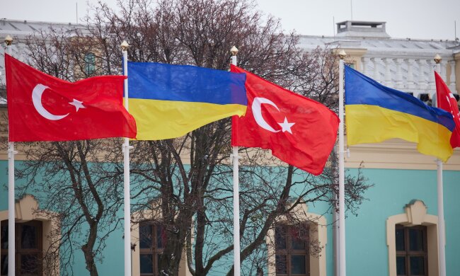 Флаги Украины и Турции, визит Эрдогана в Киев