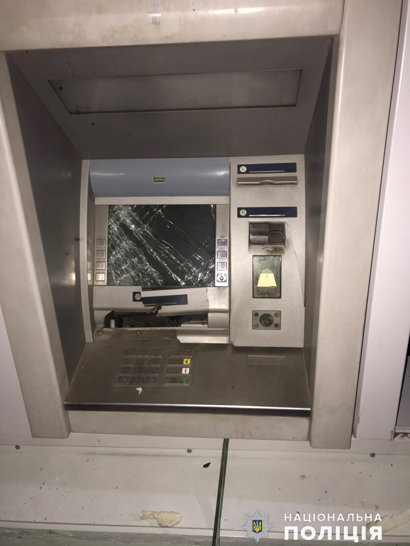 в николаеве подорвали банкомат приватбанка и украли 250 тысяч гривен