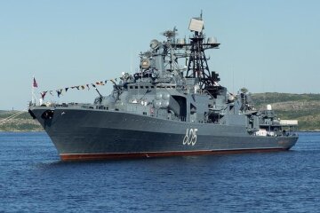 У Баренцевому морі палає російський великий протичовновий корабель "Адмірал Левченко"