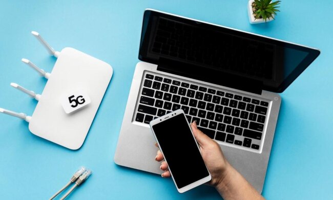 Роутер, ноутбук, смартфон