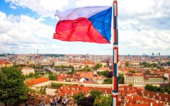 Чехия меняет правила для украинских беженцев: что будет с жильем и выплатами