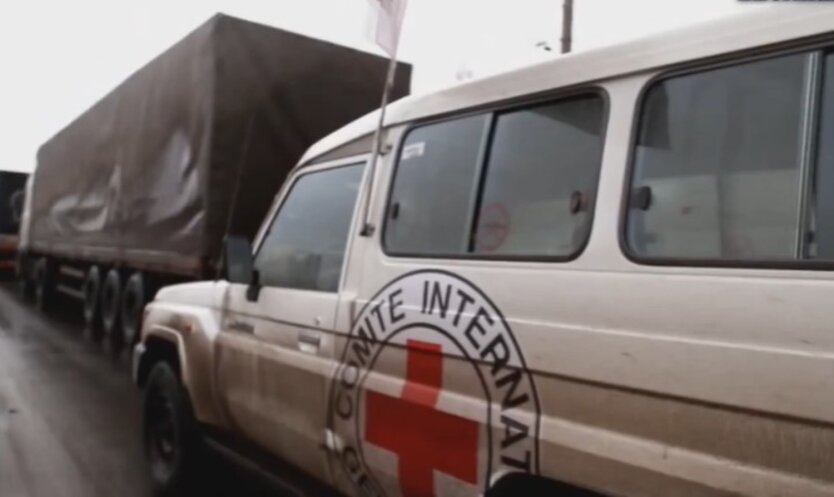 Гуманитарный конвой Красного Креста, война на Донбассе, обстрел