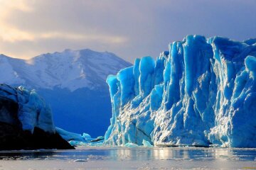 загадочные столбы в Антарктиде