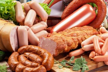 Ученые предупредили об опасности колбасы и сосисок
