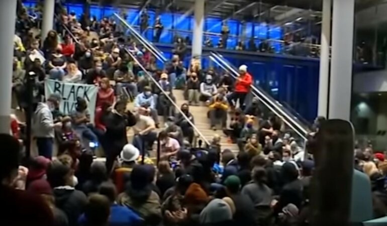 В Сиэтле протестующие встали на путь сепаратизма