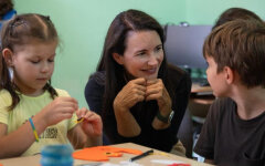 Крістін Девіс та українські діти