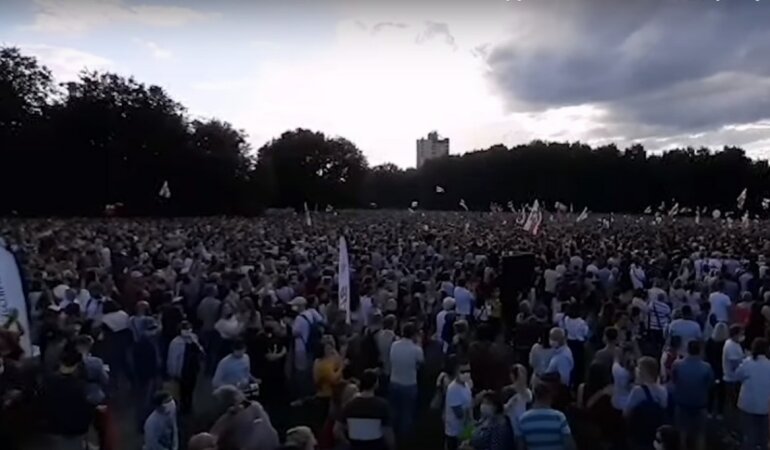 Светлана Тихановская, митинг в Парке Дружбы народов,Люди на площади Бангалор в Минске