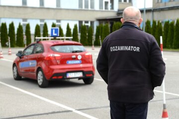Здача на права у Польщі