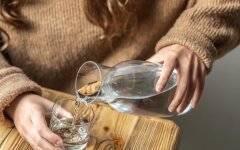 Обеззараживание воды в домашних условиях / Фото: Freepik