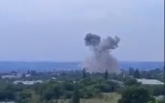 Під Бєлгородом потужно горить і детонує склад із боєприпасами