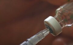 Доброволец умер при испытании британской вакцины от коронавируса