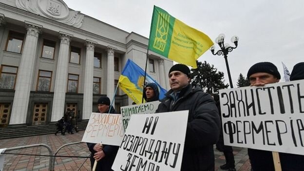 Протесты под стенами Верховной Рады Украины против продажи земли