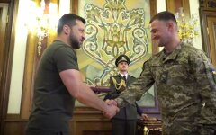 Зеленский вручил государственные награды танкистам