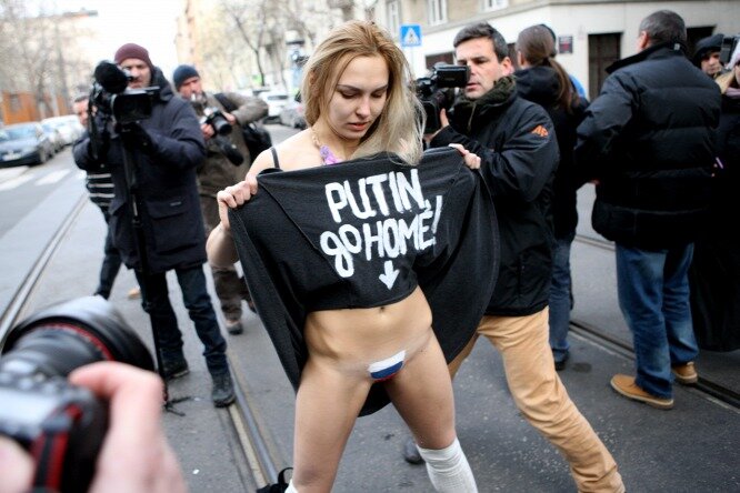 Femen Putin go home