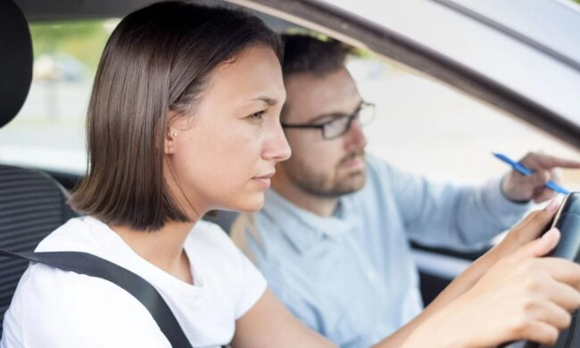 Практический экзамен на права / Фото: Depositphotos