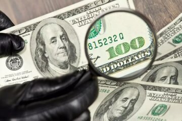 100 долларов США